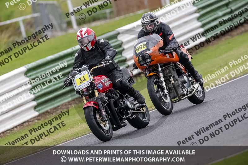Vintage motorcycle club;eventdigitalimages;mallory park;mallory park trackday photographs;no limits trackdays;peter wileman photography;trackday digital images;trackday photos;vmcc festival 1000 bikes photographs